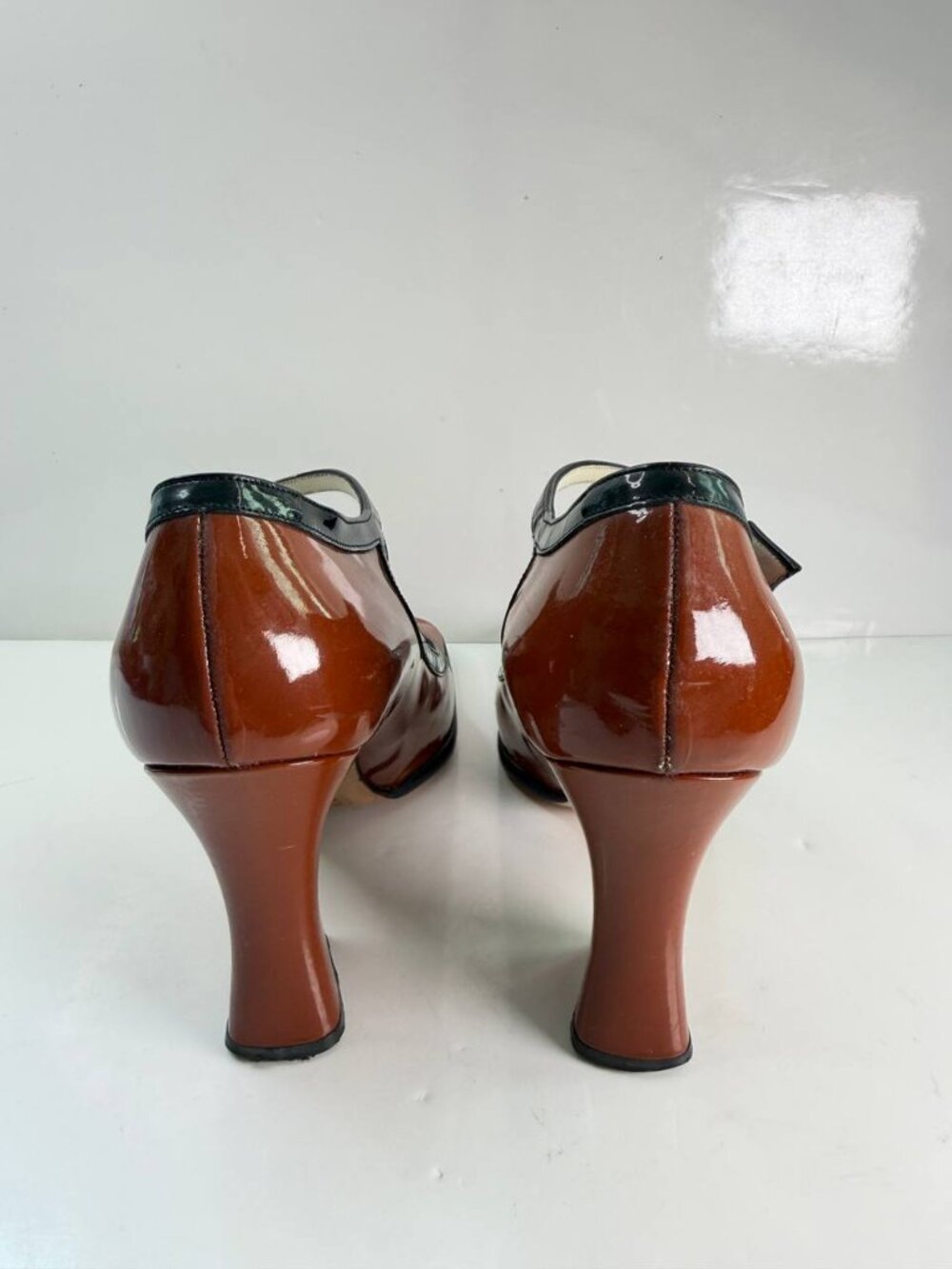 Prada Vintage Patent Leather Mary Jane Heels –  Size EU 38.5 (US 8.5) - Picture 13 of 16